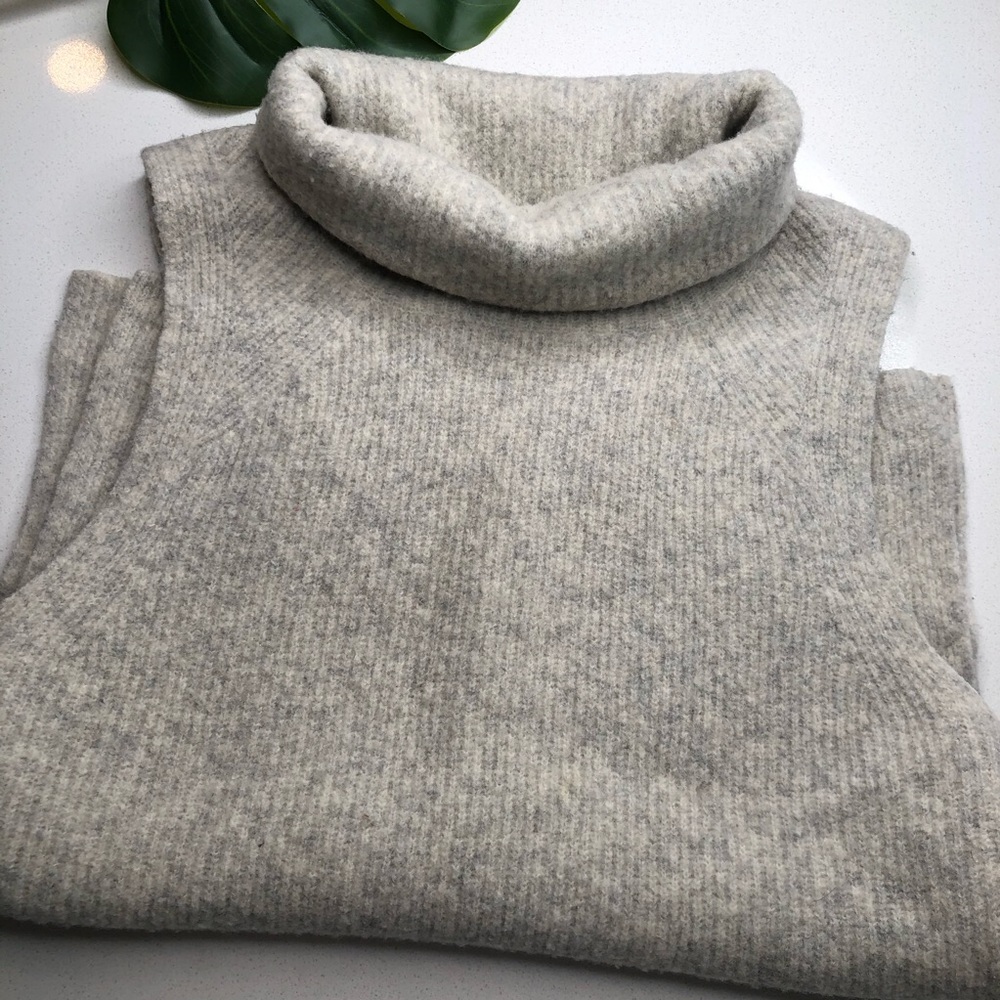 Community Topeka Sleeveless Turtleneck - Picture 5 of 8